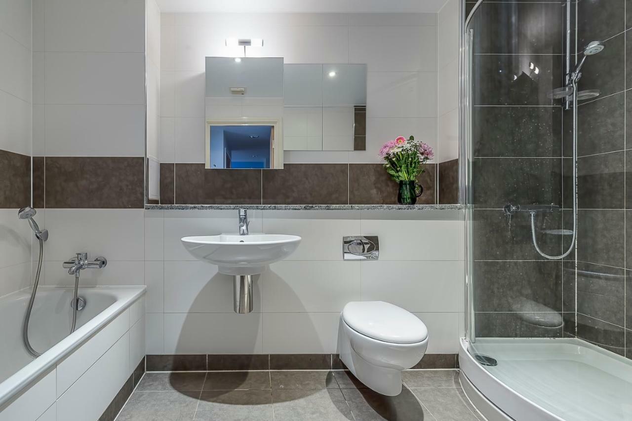 Spectacular River Thames View Apartment London